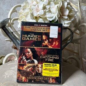 NWT HUNGER GAMES TRILOGY the complete series on one Blu-ray DVD